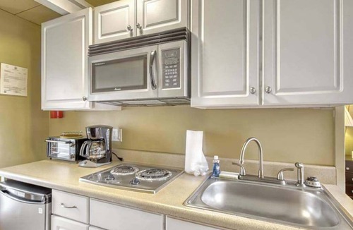 Kaunakakai Apartment | Stay Central on Molokai in a Studio with Pool & Kitchenette