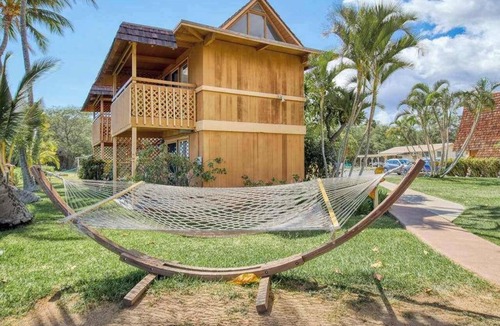Kaunakakai Apartment | Stay Central on Molokai in a Studio with Pool & Kitchenette