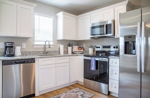 Biloxi House | Steps from the Beach w/pickleball court in the heart of Biloxi - Coral Breeze