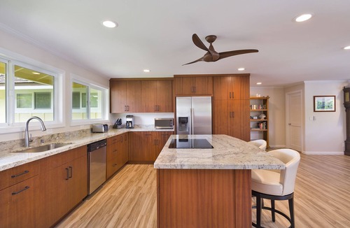 Kailua House | Steps to Beach- Heated Pool- AC-Minimum Stay 7 Nights-CONTACT HOST