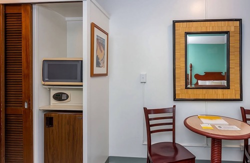 Ala Moana House | Studio Two Doubles with Kitchenette Room at Pagoda Hotel