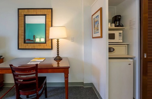 Ala Moana House | Studio Two Doubles with Kitchenette Room at Pagoda Hotel