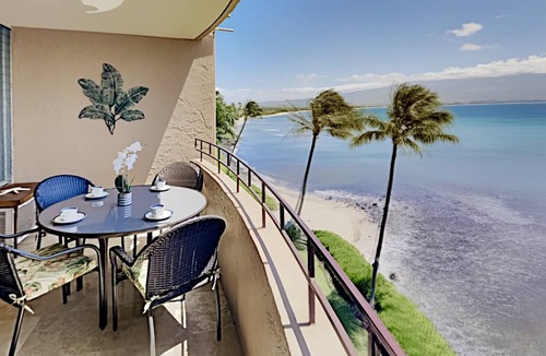 Maalaea Condo | Stunning Maalaea Fully Remodeled Oceanfront Condo Ocean Views Pool BBQ