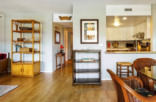 Kahaluu-Keauhou Condo | Summer Deal Kona 2BR Condo Across from Magic Sands Beach with Lanai