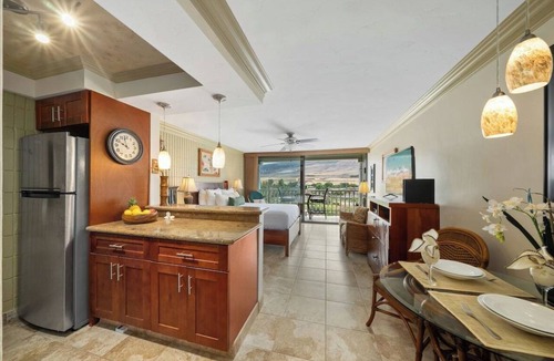Historic Lahaina Front Street Condo | SUMMER SALE! Getaway Studio by the Beach Pool Hot Tub - Lahaina Shores 512