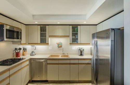 Wailua Condo | Sunrise Oceanfront Luxury - 3BR Sleeps 6 - AC, 180Â° Ocean Views, Steps to Ocean!