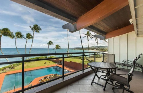 Wailua Condo | Sunrise Oceanfront Luxury - 3BR Sleeps 6 - AC, 180Â° Ocean Views, Steps to Ocean!
