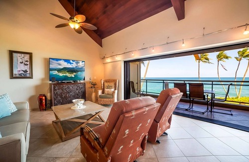 Wailua Condo | Sunrise Oceanfront Luxury - 3BR Sleeps 6 - AC, 180Â° Ocean Views, Steps to Ocean!