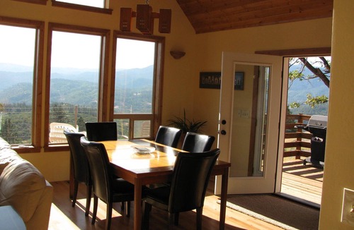 Ashland Ski Chalet | Sunset Chalet - 2300 sq.ft. Multi-Seasonal retreat only15 minutes from Ashland !