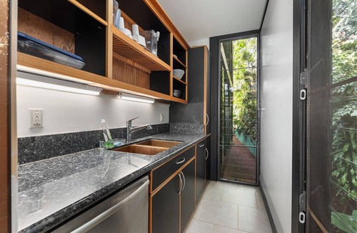 Makiki House | Tantalus Glass House: 3BR Hillside Estate w/Panoramic Views