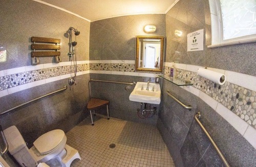 Kapoho Hotel | The Double Suite: Steps from Pāhoa’s Landmarks & Jungle Trails