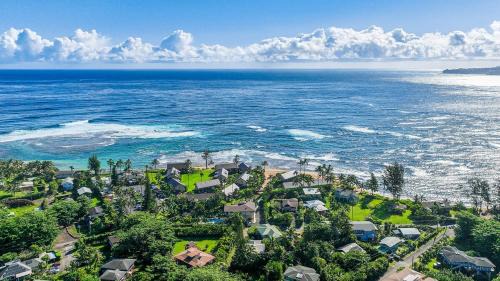 Hanalei House | The Iconic Bamboo House Hot Tub Panoramic Views AC