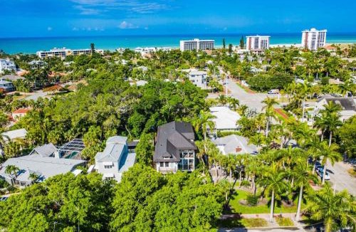 Saint Armands Key House | The Shore House