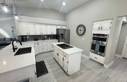Green Valley North House | Thornhill · 35% Off Fall Special - Delightful 4 Bedroom/pool
