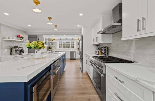 East Orleans House | Tonset Manor: 232-O East Orleans Vacation Estate Includes Guest House, Heated Pool, Hot Tub