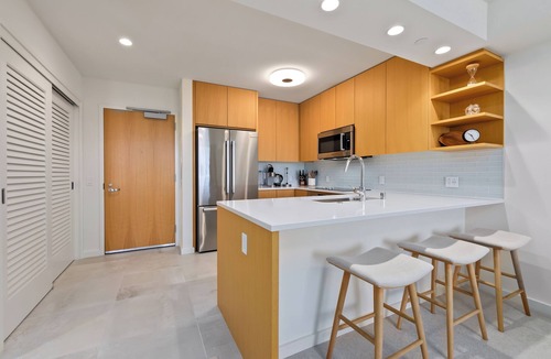 Ala Moana House | Top Floor Luxury w/Ocean Views Ala Moana Condo w/Pool & Gym | Aloha Heights