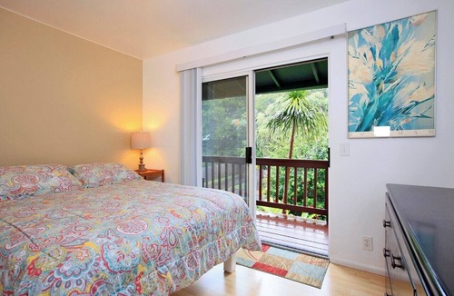 Pauwela Apartment | Two Balconies Full Kitchen + Parking
