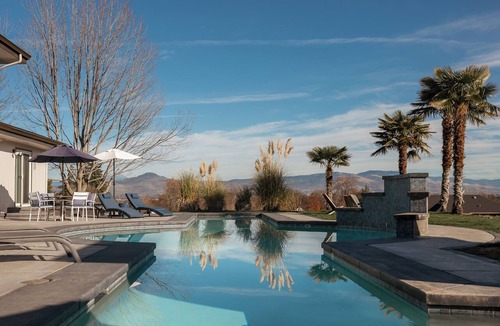 Medford House | Unwind on 5 gated acres in Southern Oregon Wine Country—pool, hot tub, cedar sauna & mountain views. Sleeps 14 with room to spread out. Two miles to historic Jacksonville's tasting rooms, restaurants & Britt Fest.