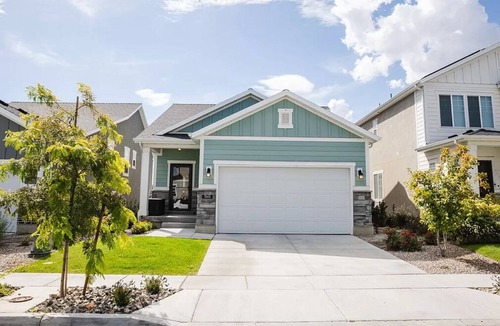 Magna House | Updated 3 bed 2 bath with easy access to SLC & ski resorts. Pet friendly!