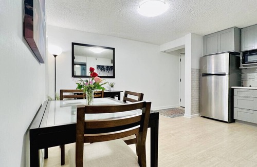 Downtown Honolulu Apartment | Urban Oasis: Chic & Cozy Stay at Town