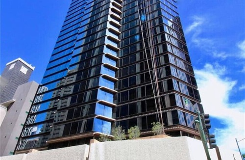 Downtown Honolulu Apartment | Urban Oasis in Honolulu: Comfort & Parking