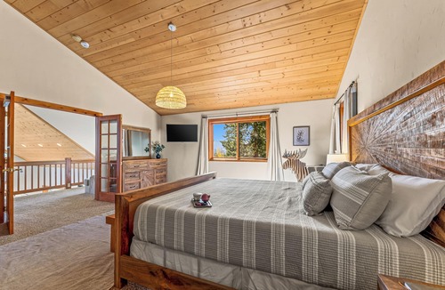 Grand View Highlands Cabin | Views! 4k SqFt! Hot tub! Gym! 4 King Suites+BunkRm