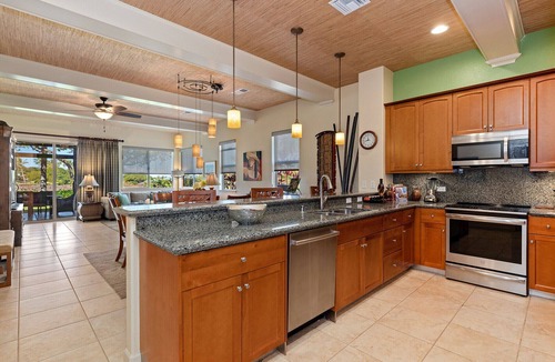 Kamuela Condo | Views, Views, Views Chef's Kitchen, Ample Supplies, Home Office, Weekly Discount