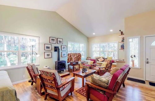 Volcano House | Volcano Retreat with Full Kitchen, Gas Fireplace & Lanais