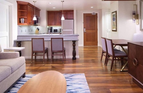 Waikiki Resort | Waikiki 2BR Paradise – Spacious Grand Waikikian Suite with Resort Pools & Beach
