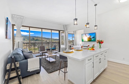 Waikiki Apartment | Waikiki Banyan condo with lanai & resort access