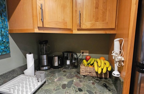 Waikiki Condo | Waikiki Beach for a Month - 24th-Floor Ocean View 1BR + Lana