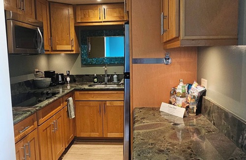 Waikiki Condo | Waikiki Beach for a Month - 24th-Floor Ocean View 1BR + Lana
