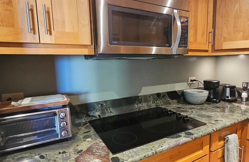 Waikiki Condo | Waikiki Beach for a Month - 24th-Floor Ocean View 1BR + Lana