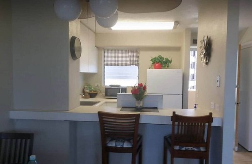 McCully - Moiliili Apartment | Waikiki condo/2 bedroom/FREE parking/4beds