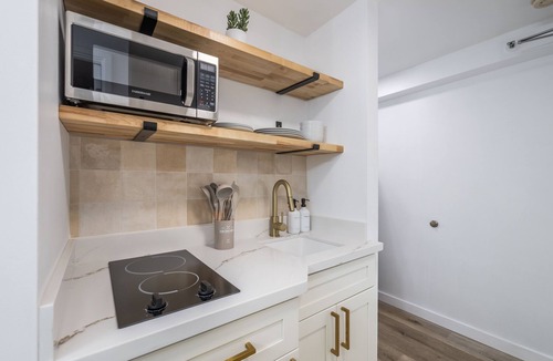 Waikiki Apartment | Waikiki Gem! Renovated, Steps Away From The Beach!