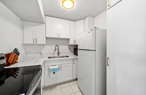 Waikiki Apartment | Waikiki Golden Holiday/Free Parking/Beach Supply