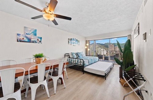 Waikiki Apartment | Waikiki Golden Holiday/Free Parking/Beach Supply
