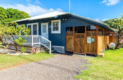 Waimea House | Waimea Beach Cottage by Destination Kauai - Charming 2BD, A/C, Walk to Ocean/Pier