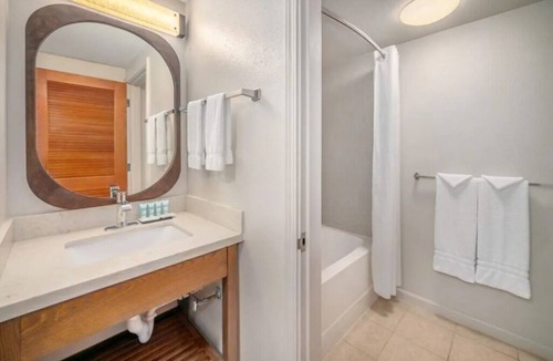 Kahului Hotel | Wake Up in Paradise | 4 Units w/Garden View & Pool | Kanaha Beach - 2.9 miles