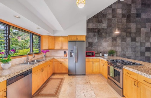 Hanalei House | Walk to Hanalei Bay, beachfront & town; w/AC in 2 BR House for 4