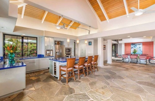 Kahaluu-Keauhou House | Watch Rain Fall Inside Your Home Into The Indoor W