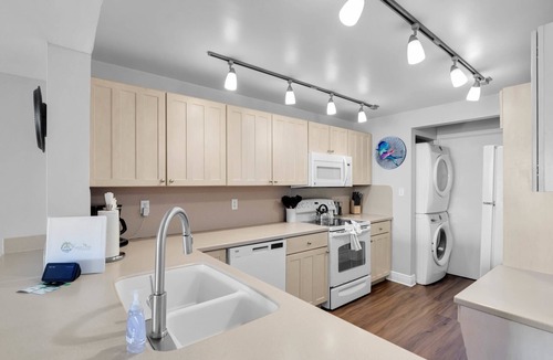 Meadows Condo | Waterfront Condo | Pool, Dock, Parking, Sleeps 8