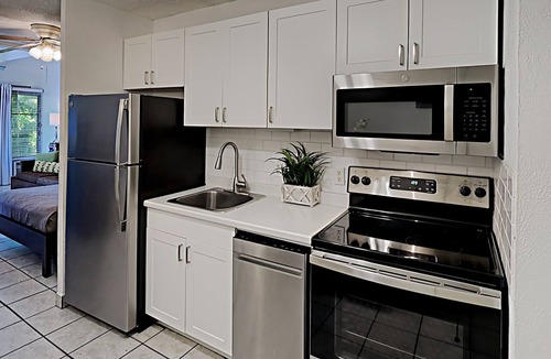 Kihei Condo | Where Summer Never Ends Kihei Studio Pool Hot Tub Steps to Maui Beaches