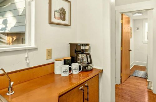 Historic Railroad District House | Whimsy on B- 2BR & Studio Near OSF