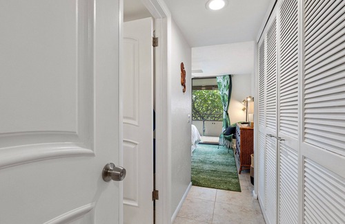 Kahaluu Bay Condo | White Sands Village | Oceanfront