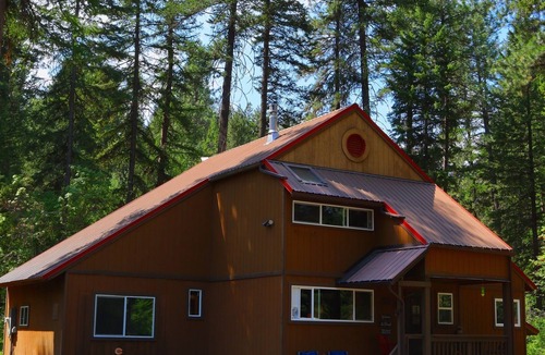 Colville House | Wilderness Setting with lodge/cabin Feel.