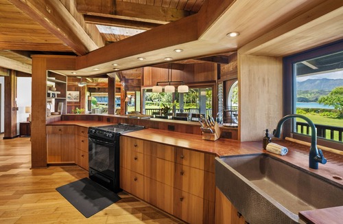 Hanalei House | Wilikoki - a 6br/3ba beachfront home on Hanalei Bay