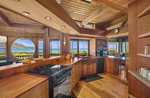 Hanalei House | Wilikoki - a 6br/3ba beachfront home on Hanalei Bay