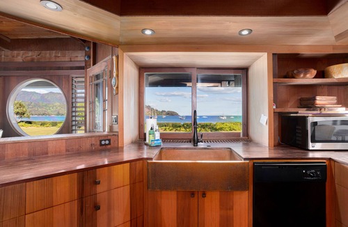 Hanalei House | Wilikoki - a 6br/3ba beachfront home on Hanalei Bay