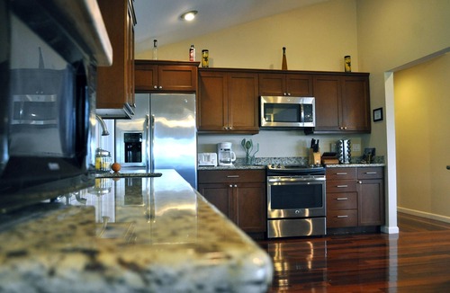 Mokuleia House | World Class Views & Excellent Reviews/Pickleball court and Pool